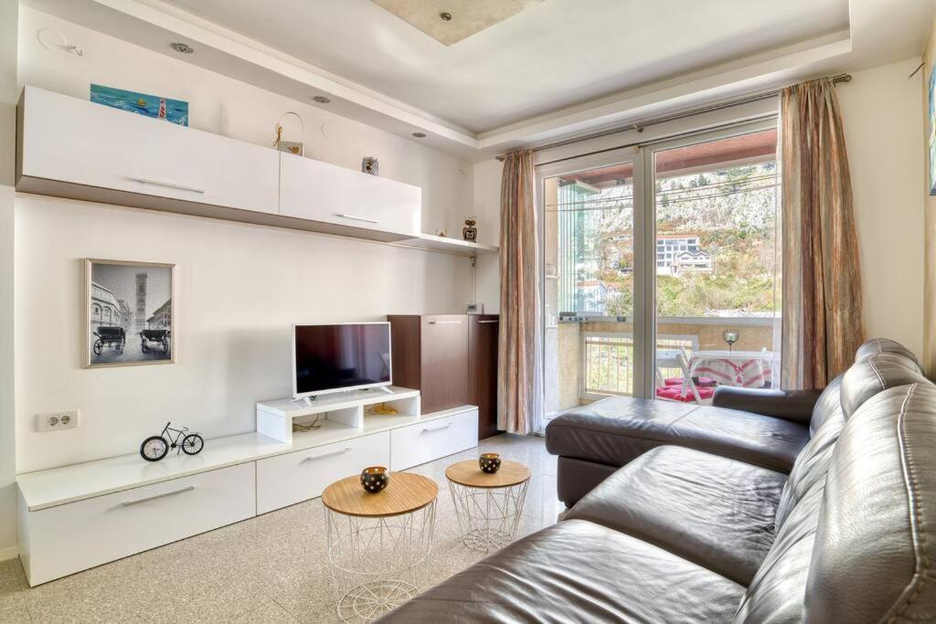 Cozy Nest Apartment- Central And Seaboard With Elevator Kotor Exterior photo