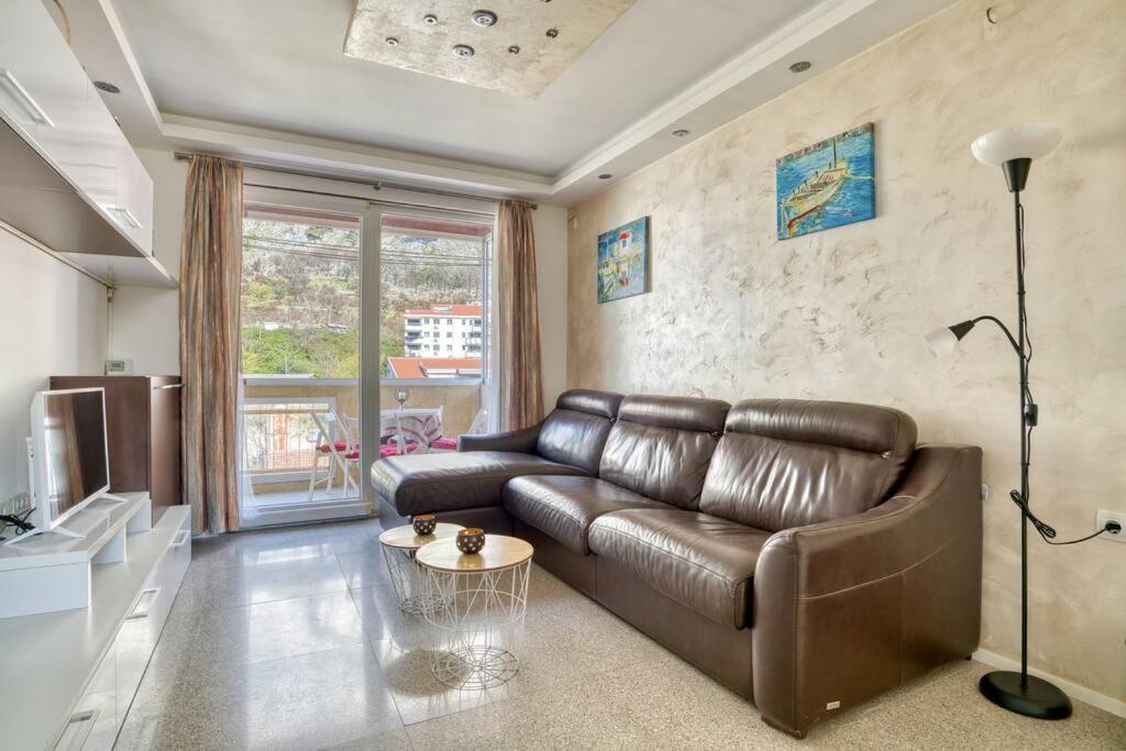 Cozy Nest Apartment- Central And Seaboard With Elevator Kotor Exterior photo