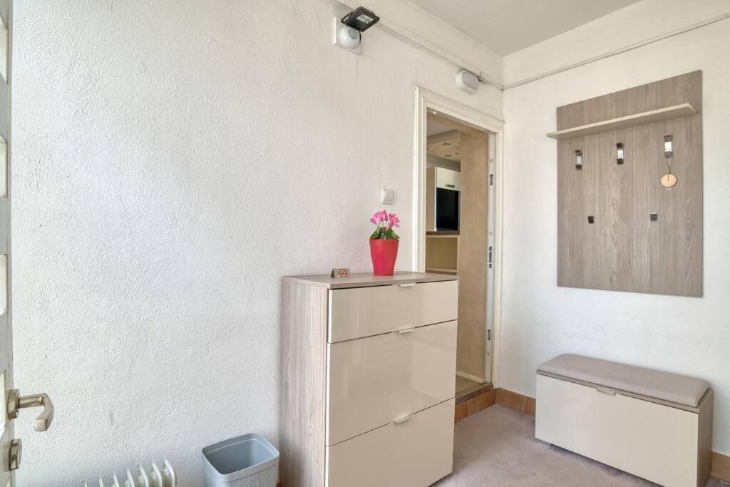 Cozy Nest Apartment- Central And Seaboard With Elevator Kotor Exterior photo