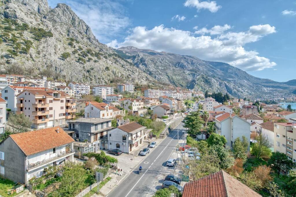Cozy Nest Apartment- Central And Seaboard With Elevator Kotor Exterior photo