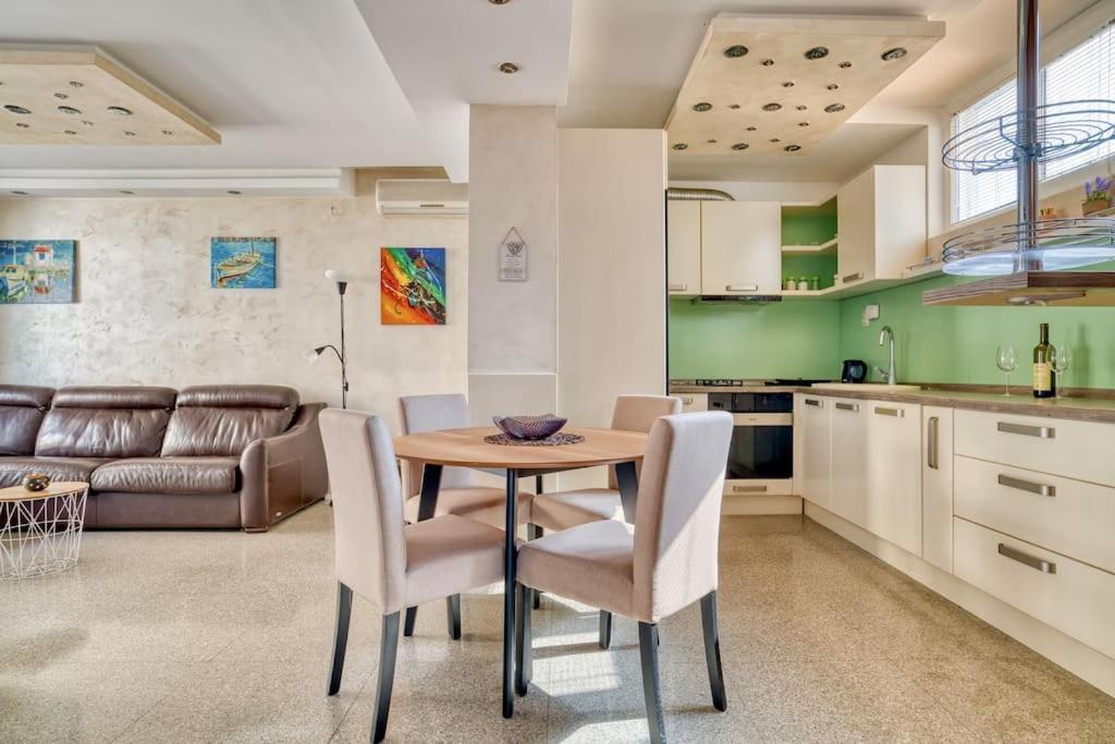 Cozy Nest Apartment- Central And Seaboard With Elevator Kotor Exterior photo
