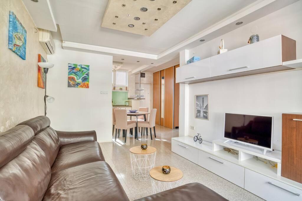 Cozy Nest Apartment- Central And Seaboard With Elevator Kotor Exterior photo