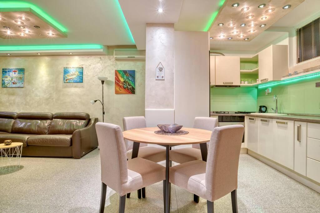 Cozy Nest Apartment- Central And Seaboard With Elevator Kotor Exterior photo